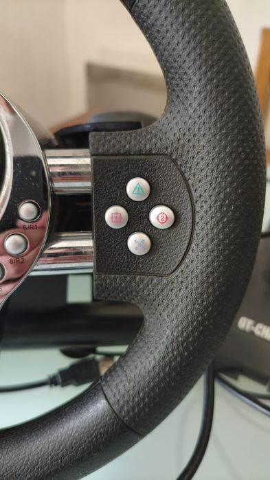Volante com Pedais NGS para PC e consola