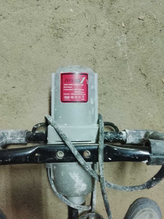 Vendo várias máquinas de construção civil