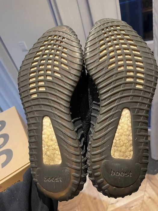 adidas Yeezy boost 350 v2 core black red 44.
