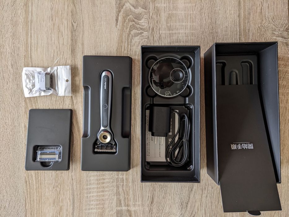 GilletteLabs Heated Razor (Japan)