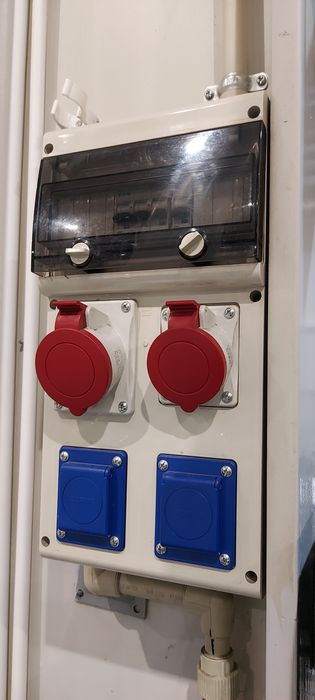 Rozdzielnica natynkowa scame