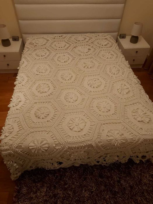 Colcha em renda feita à mão - branca
