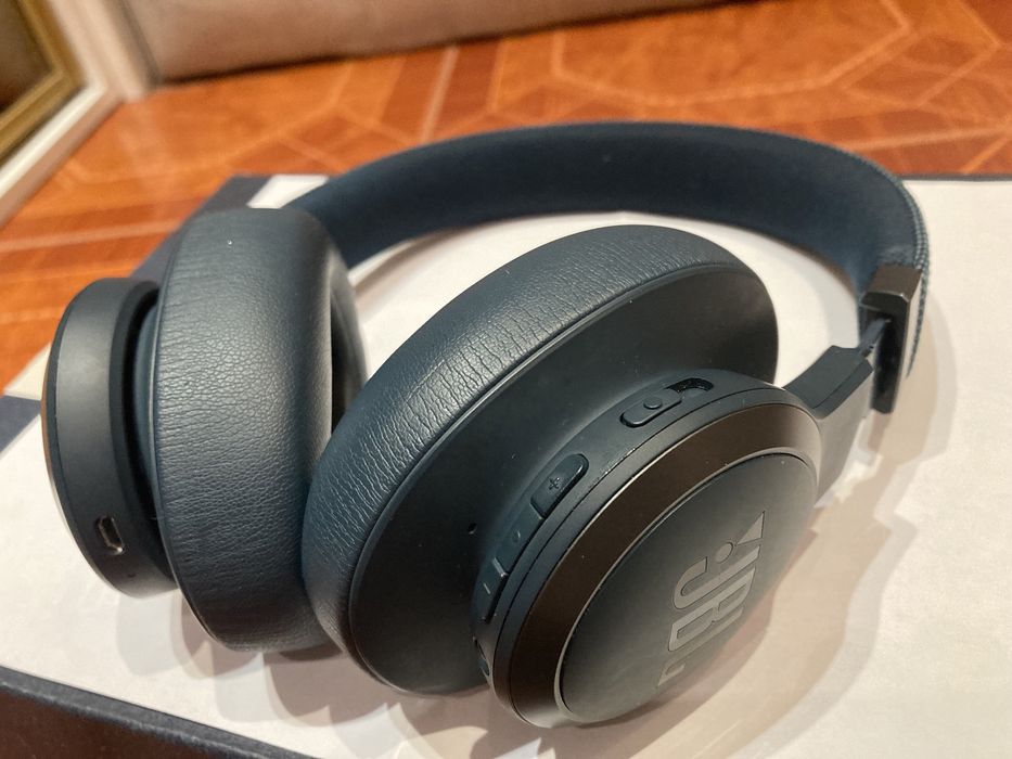 Sluchawki bezprzewodowe JBL LIVE650 BTNC