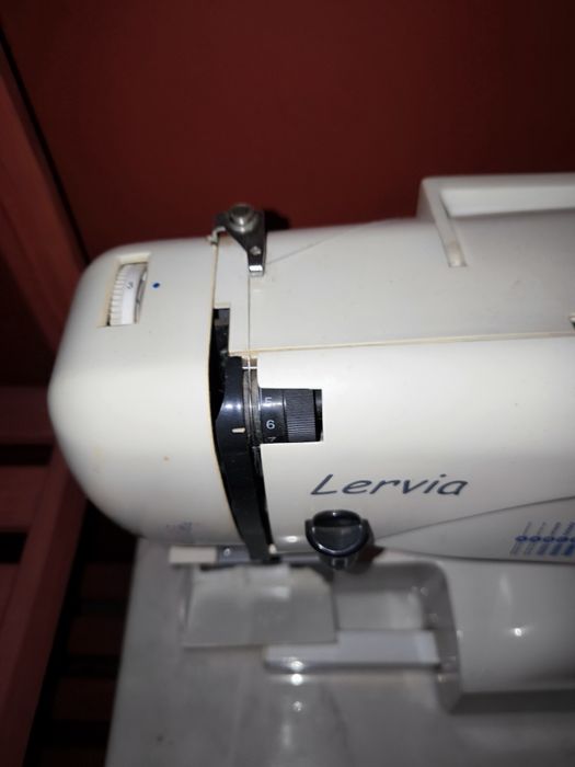 Máquina de costura portátil