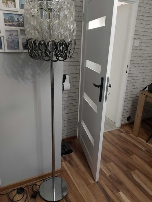 Lampa stojąca do salonu