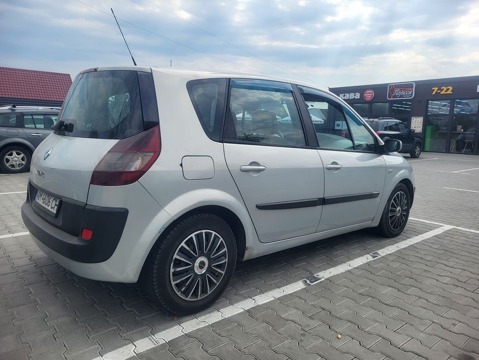 Renault Scenik      .