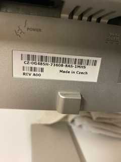 Komputer z klawiaturą i monitorem