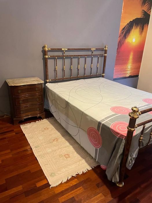 Alugo quarto casal  com casa de banho particular