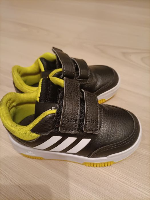 Sprzedam buty chłopięce adidas