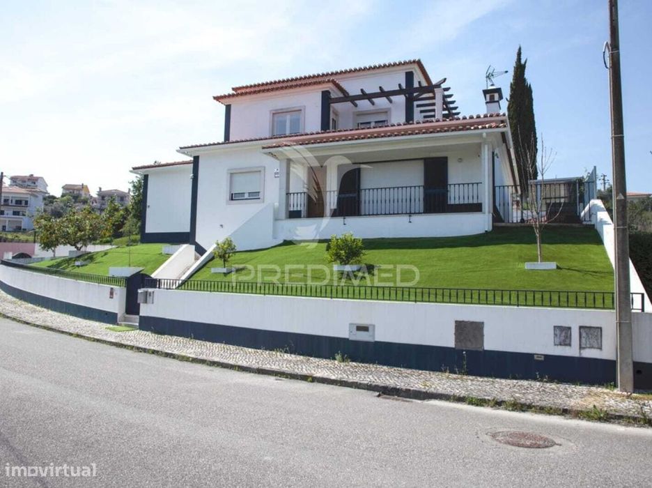 Moradia T4 de Luxo Semi-Nova em Tomar