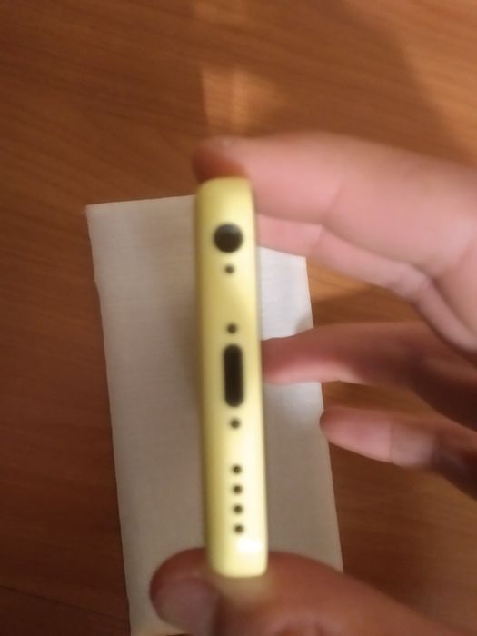 iPhone 5C amarelo