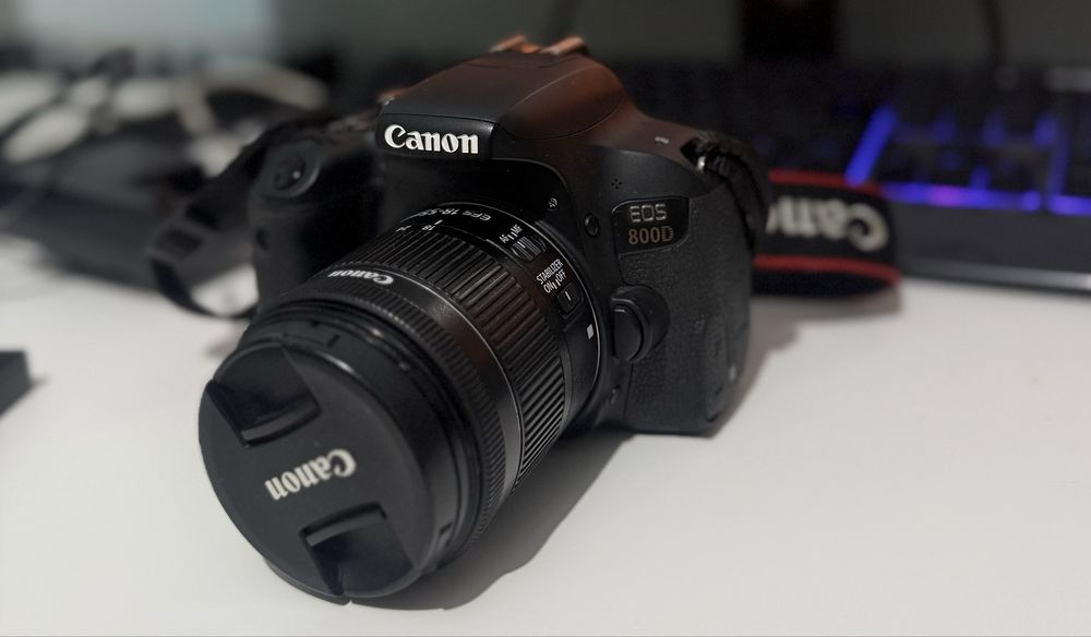 Vendo câmara fotográfica Canon EOS 800D