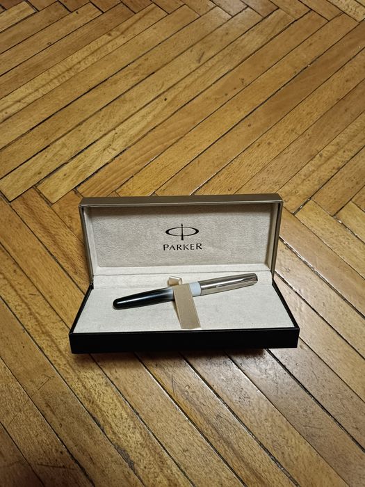 Перьевая ручка Parker frontier.