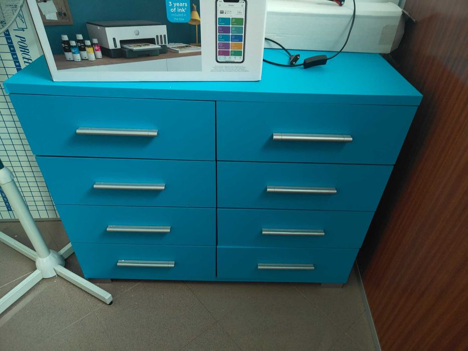 Cómoda de madeira azul
