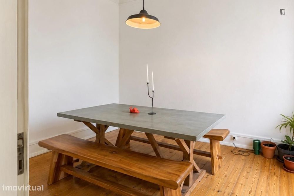Quarto - localizado em Arroios Lisbon