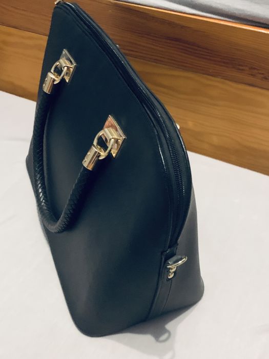 Czarna pojemna torebka