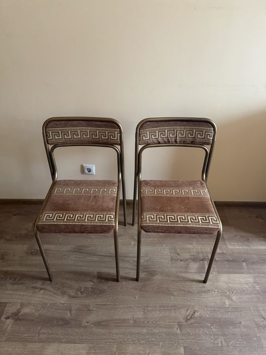 Два стула железных