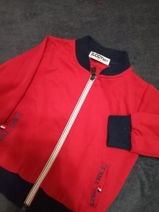 Стильна куртка, бомпер, джинси