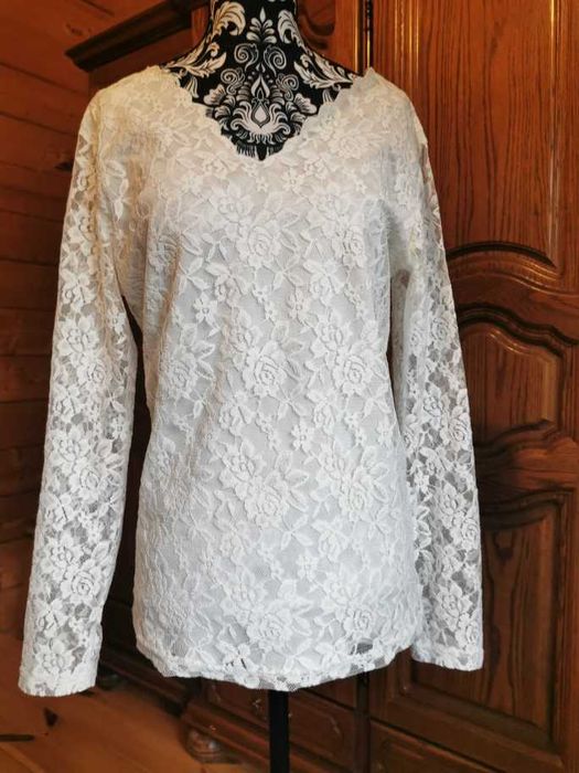 Bardzo elegancka biała bluzka z koronki M/L