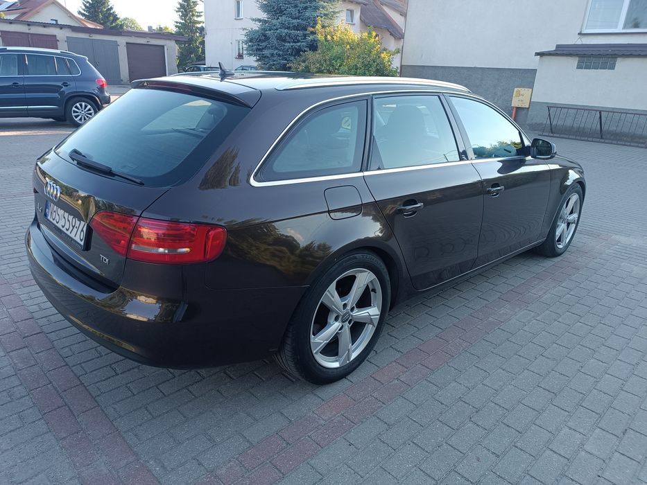 Audi A4 B8 lift, 2.0 TDI 143km, manual, bogate wyposażenie .