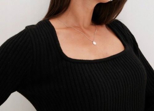 B.P.C sweter czarny dekolt karo prążkowany 52/54.