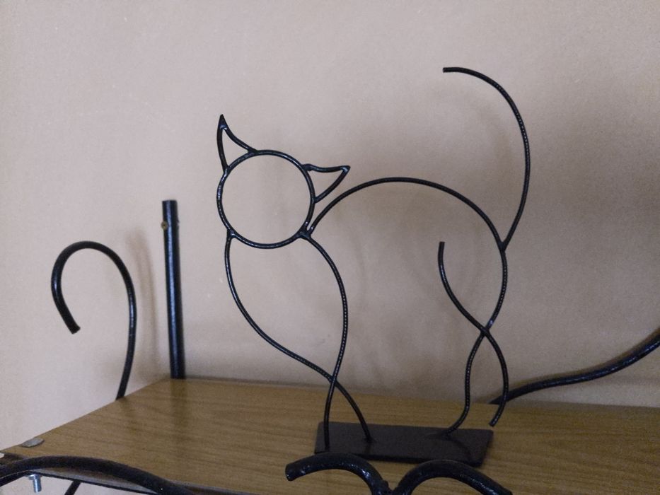 Декоративна металева кішка