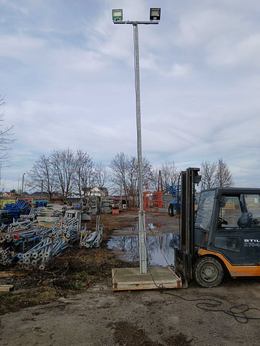 Lampy budowlane z betonową podstawą składane