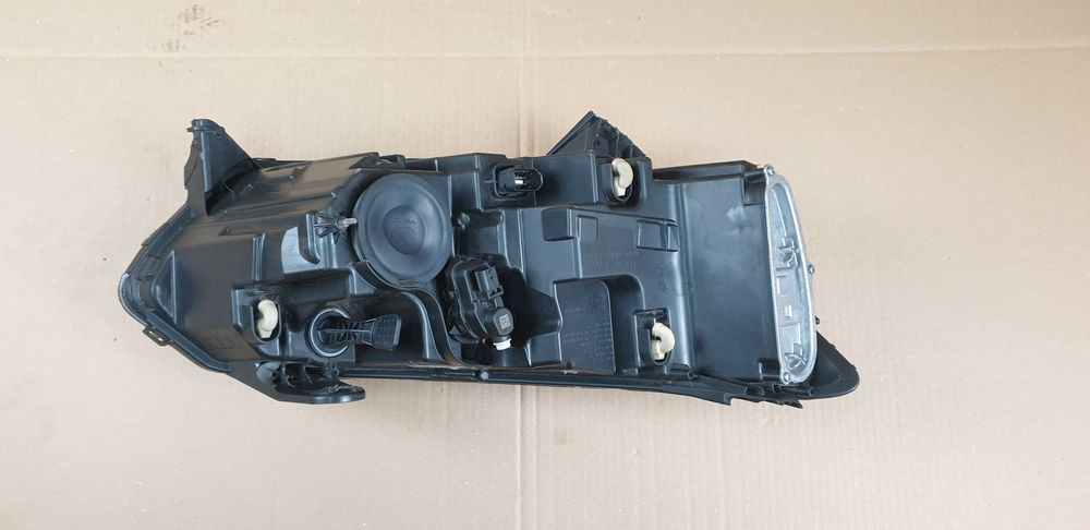 sandero stepway 3 III lewa przednia  lampa przód led UK