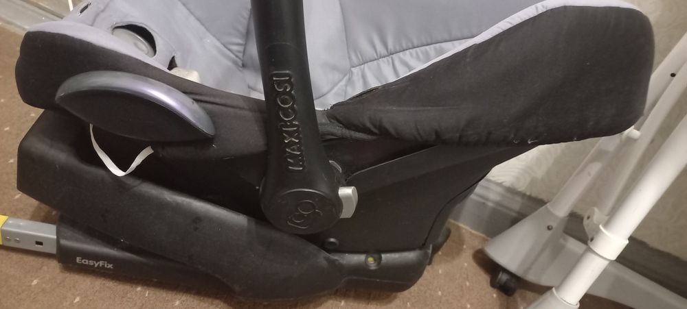 Автокрісло і база  Maxi Cosi Cabriofix + baza isofix Maxi cosi easi fi