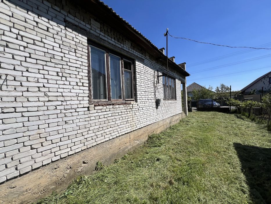 Продаж цегляного будинку