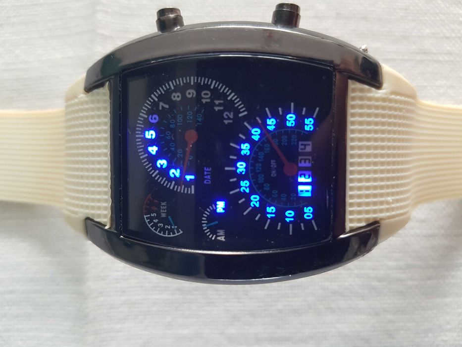 Zegarek nareczny sportowy cyfrowy LED binarny Formula 1 ciekawy speed