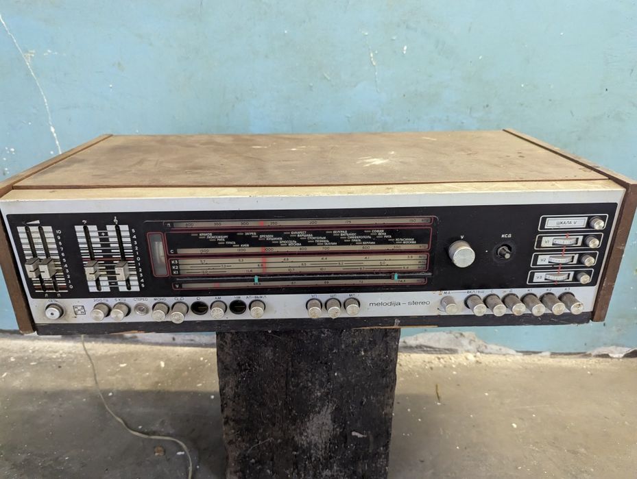Ресивер Radiotehnika Melodija stereo 101
* Radiotehnika Melodija Stereo – ресивер/радіоприймач.