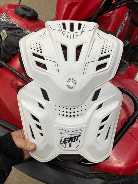 Черепаха, захист ШИЇ . Leatt FUSION Налокотники