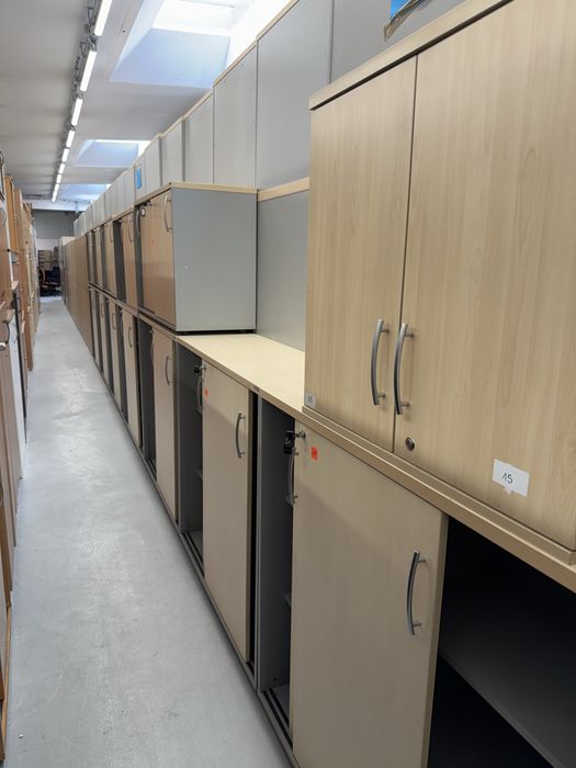 Szafka regalowa , zamykana ,drzwi suwane, uzywane  Poleasingowe