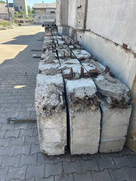 продам колони залізобетонні 60х40 та ригеля