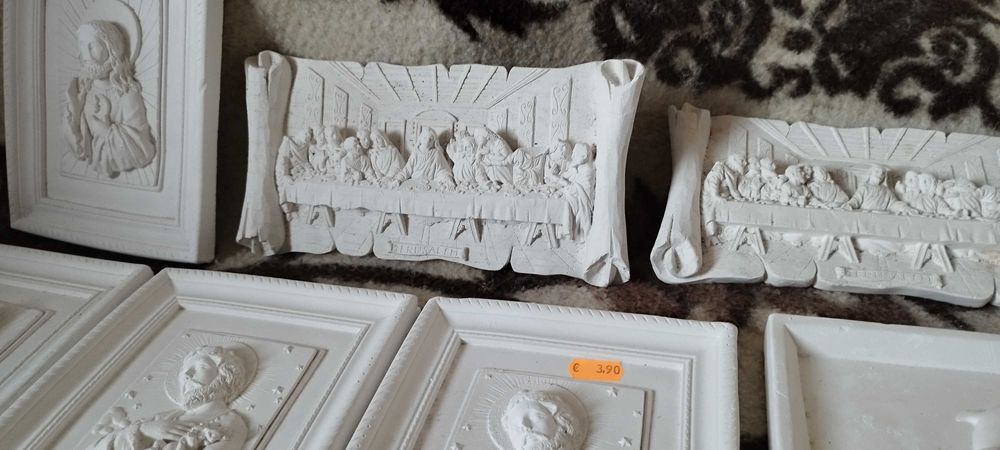 Estatuas religiosas feitas de gesso