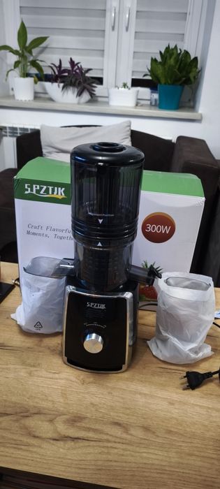 Wyciskarka wolnoobrotowa  300 W NOWA!

Opis: S