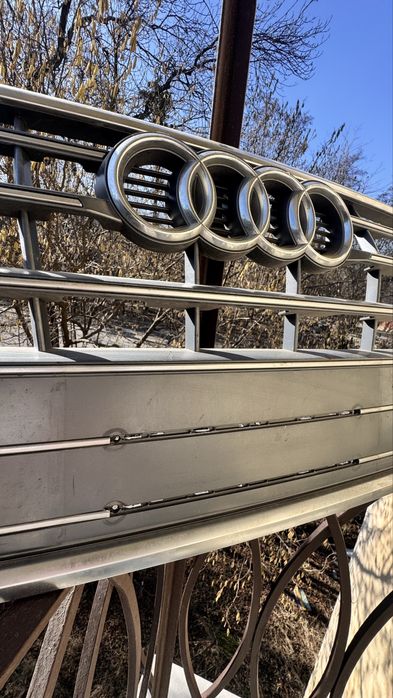 Решітка радіатора Ауді Audi Q5