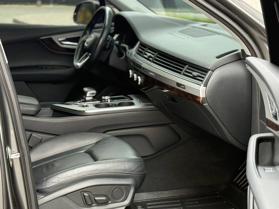 Ауді Q7 2019 рік