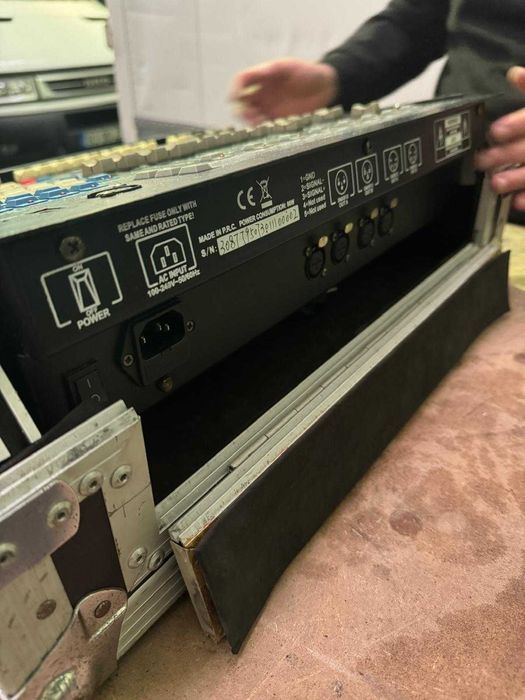 Mesa de Luz Showtec Creator 1024