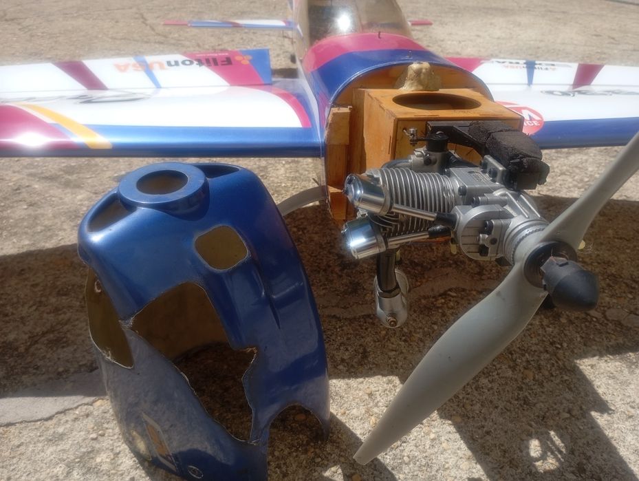 Avião RC Fiton Extra 330