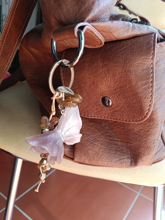 Bag charm artesanal borboleta