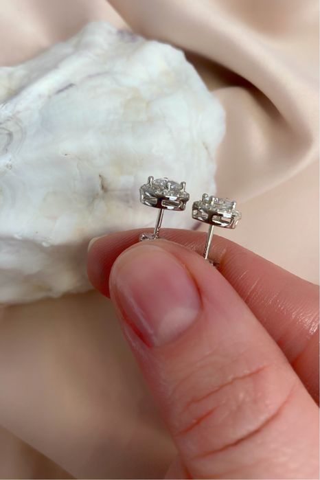 Нежные серебряные сережки с бриллиантами муассанитами