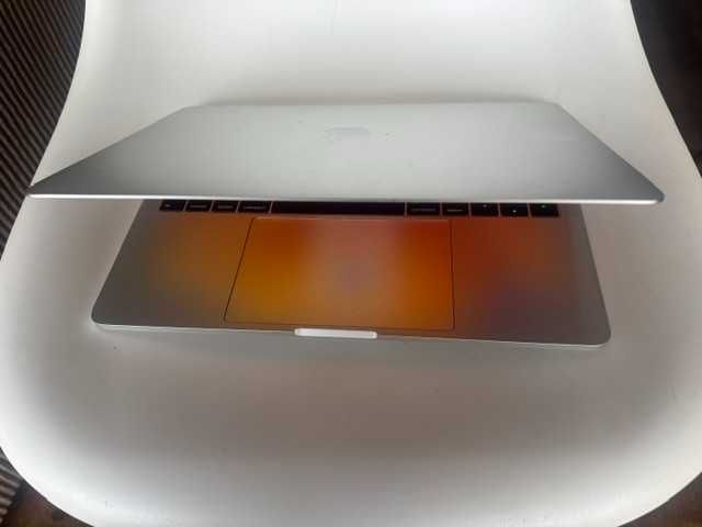 Macbook Pro 13 A1708  i5 Turbo 3.6 GHz 4 wątki 8 GB LPDDR3 256SSD