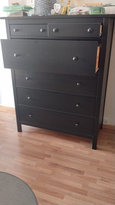 Cómoda IKEA modelo HEMNES