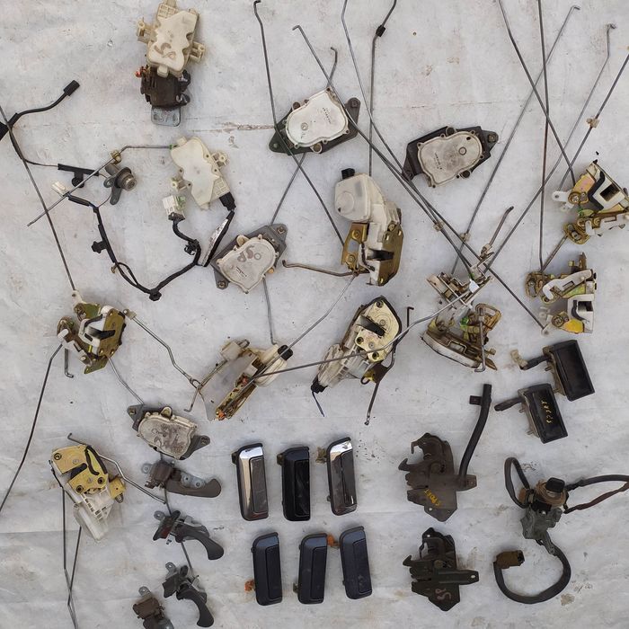 Замок  ручка дверей Mitsubishi Pajero Sport 1998-08