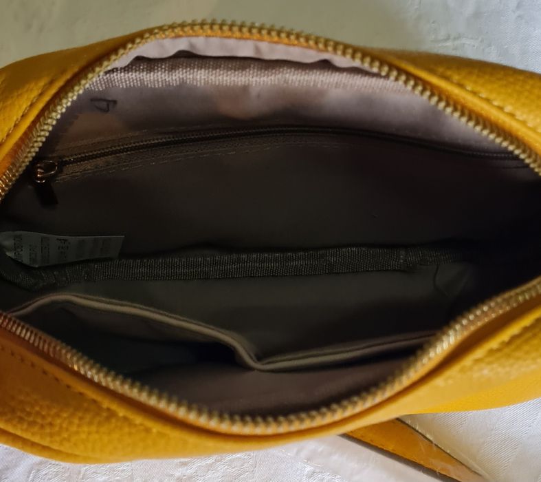 Bolsa de senhora em pele amarela NOVA (sem uso)