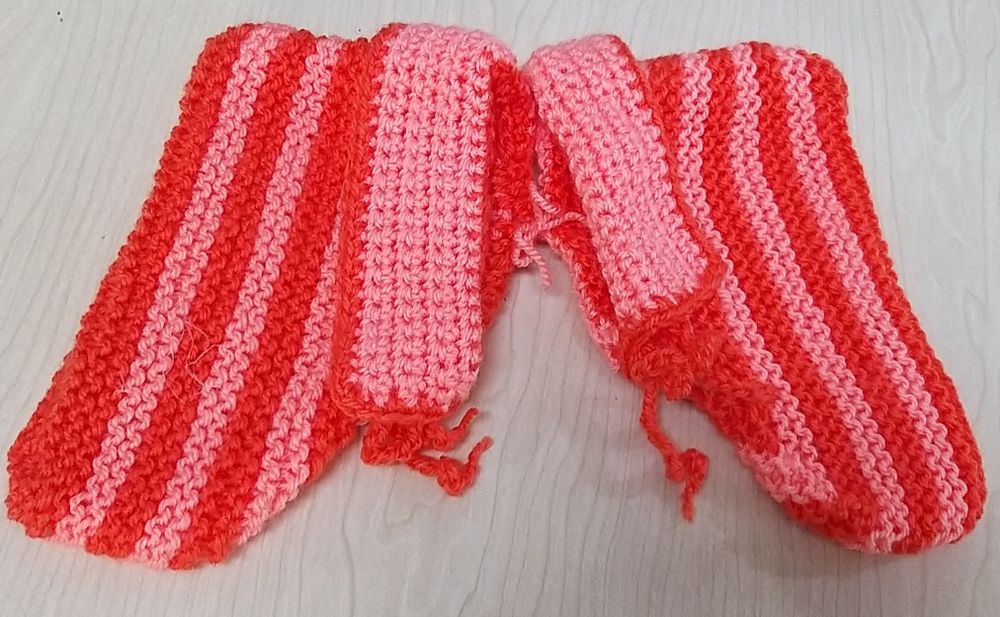 Botinhas em lã para aquecer os pés.