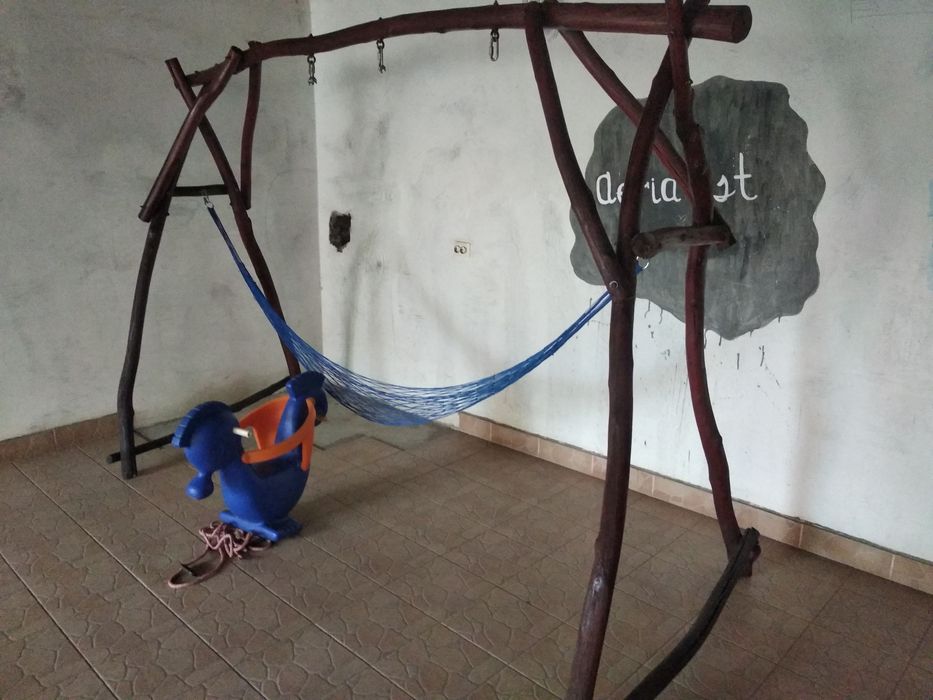 Продам    качелю