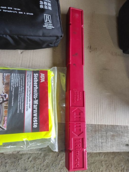 Аптечка mercedes фірмова 2028рік,жилетка,знак